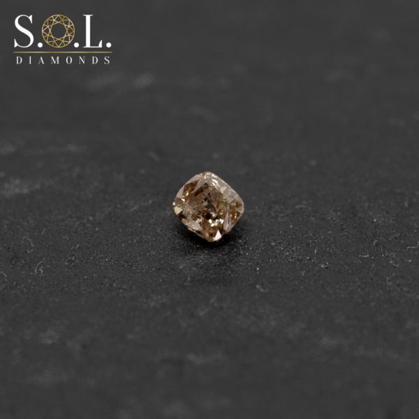 Diamant o velikostí 0,41ct. Fancy Light Brownish Pink/I1