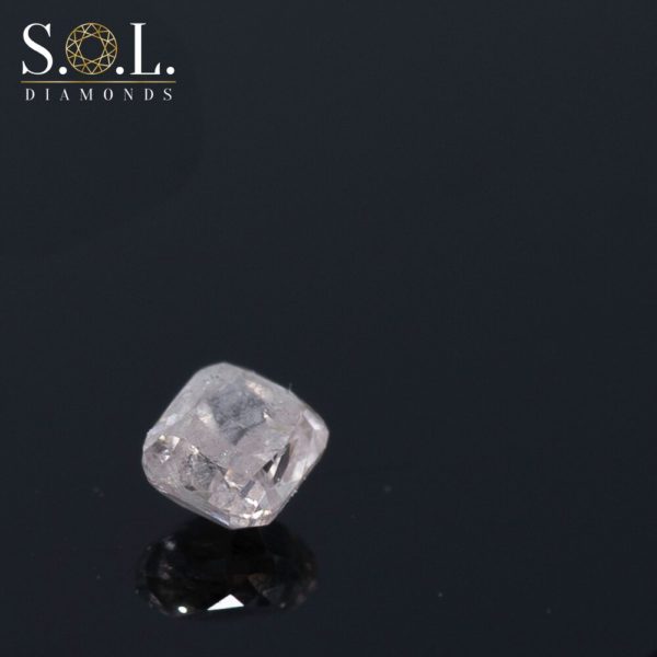 Diamant o velikostí 0,13ct. Very Light Pink/I2